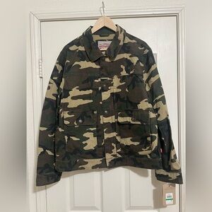 NWT Levi’s Camo Camouflage Trucker Jacket Size L